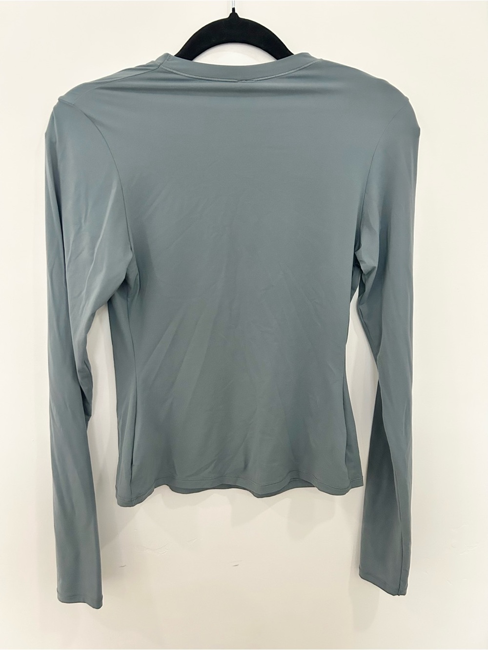 SKIMS NWT Fits Everybody Long Sleeve TShirt in Zircon Size Medium - Picture 3 of 4